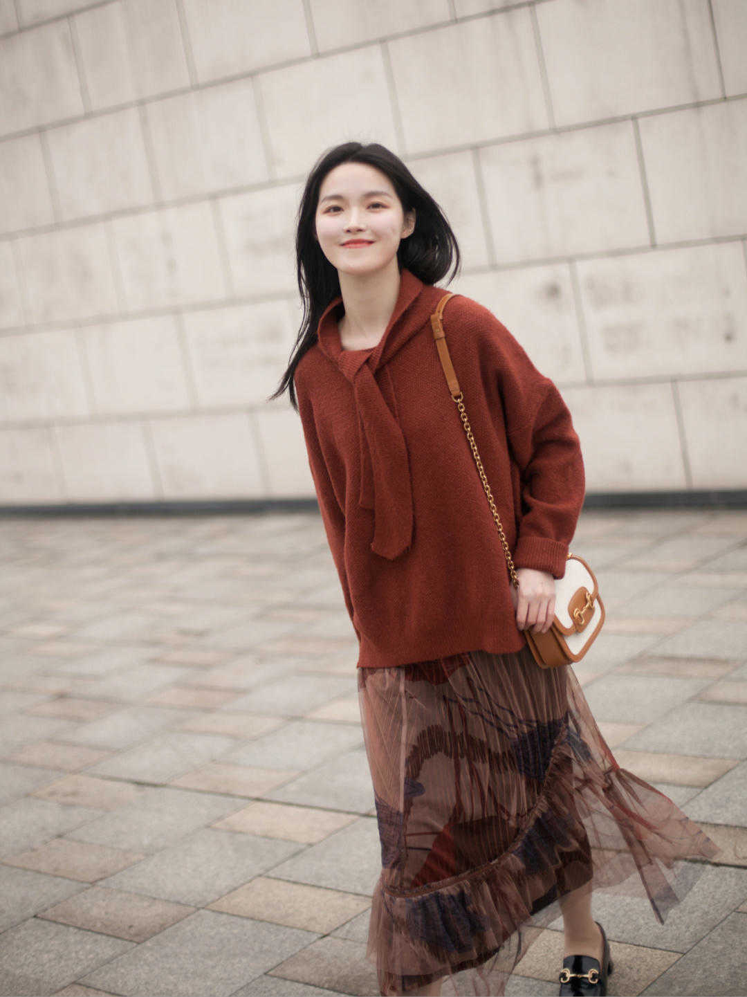 蕾丝|今年流行的毛衣+半裙,简直被这些时尚博主穿火了,太时髦了
