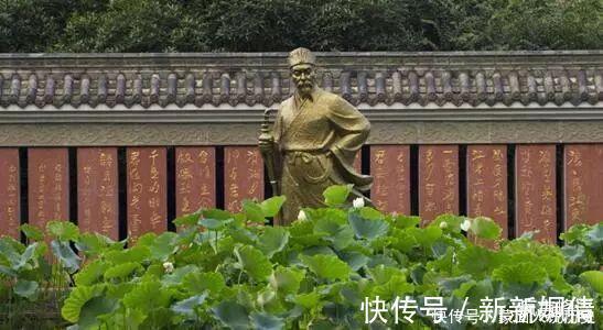 才子#明朝第一才子,不是唐伯虎,是写下“滚滚长江东逝水”的那位!