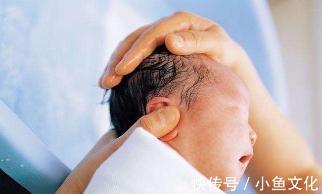 小婴儿|小婴儿没到百天时,宝妈在这些事上做“减法”,对孩子成长更有利