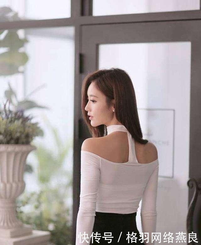 淡雅|路人街拍, 小姐姐一字肩黑白搭配裙装, 白皙丰满身材清新淡雅