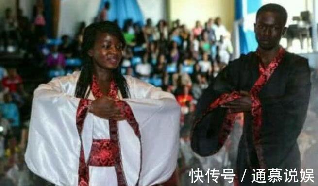 东方女性#当外国人迷上中国的汉服,白人的高颜值,黑人意外的好看!