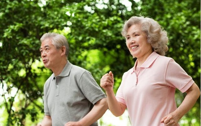 升高|血脂升高，身体2处会有变化，坚持3个习惯，让血脂慢慢降下来