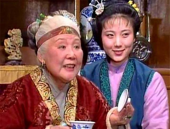 凤姐@红楼梦:贾母与王夫人最激烈的一次冲突,贾母恨不得手撕王夫人