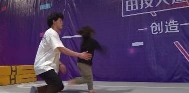 杨紫璇|女孩年仅七岁八块腹肌,半小时学会后空翻,目标清晰的人失败太难