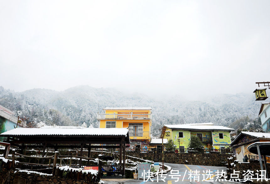 江西乐安：“彩绘村”雪景如画