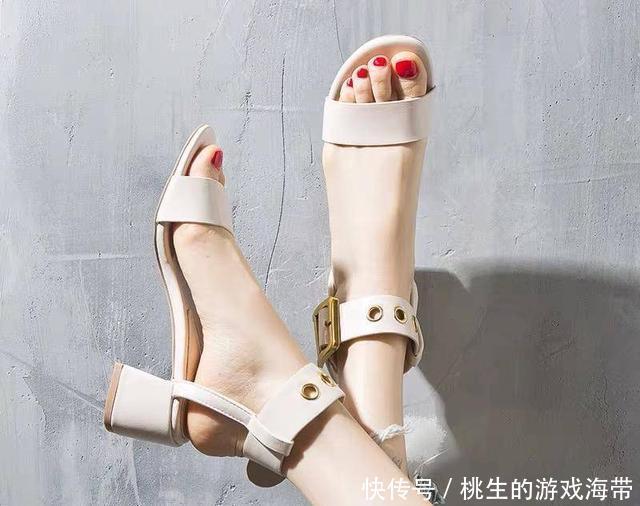 表带|不显笨重的粗跟凉鞋，怎么搭配都好看，不仅时尚还减龄