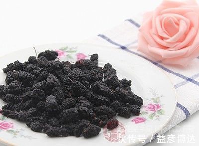 补血|桑葚的功效 常吃这种水果能够为身体补血