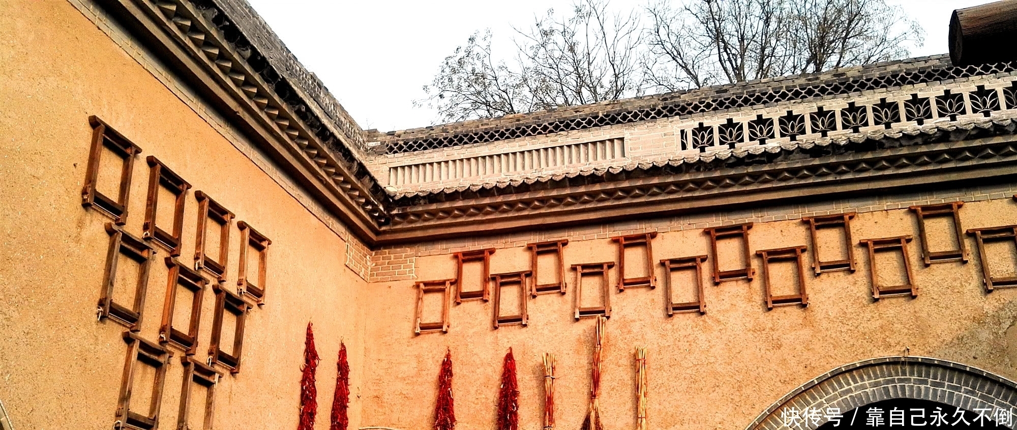 村子不见一间房,人都生活在地下,这是中国最具特色的民居建筑!