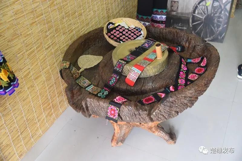  经典|武定彝绣：绽放在布匹上的经典