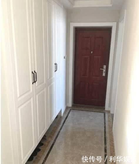 收纳|老公非要把衣帽间装在卫生间入口,我骂他脑子进水,完工后我闭嘴了