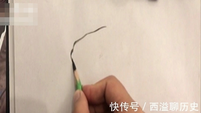 链子|美术生永远不掉链子,凌乱几笔让你怀疑人生,成品才找到灵魂