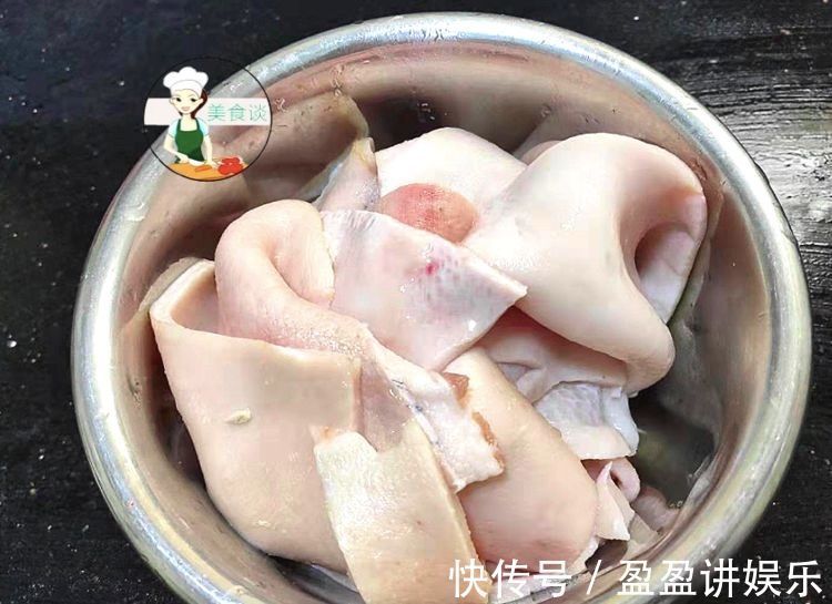 卤猪皮|猪皮别扔掉,学会此做法,一次做10斤存冰箱,随吃随取,好吃省事