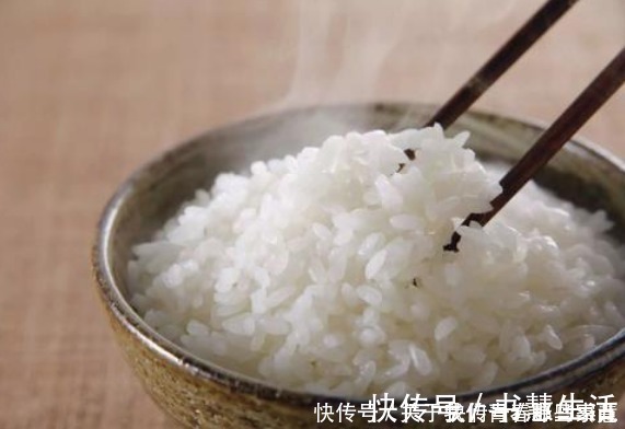 松软|煮米饭时，直接加水煮是大错，多做2步，出锅松软香甜，颗粒分明