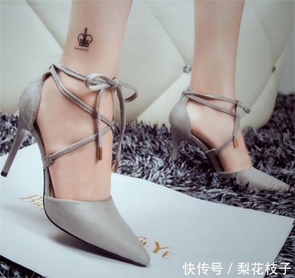 一字扣|尖头细跟鞋透气时尚不磨脚，版型在视觉上腿会显得比较瘦
