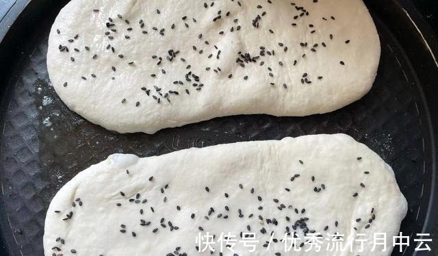 自从学会这个烤饼的做法,早餐更美味了,外皮酥脆,内里多层柔软!