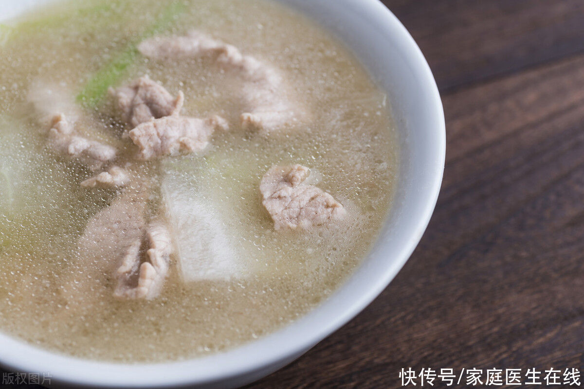 尿酸排泄|痛风患者可以喝牛奶吗？注意，这5类食物要忌口