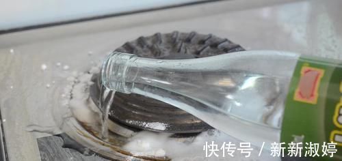 厨房灶台怎么洗干净？教你不用一滴水，轻松去除灶台油污，真管用