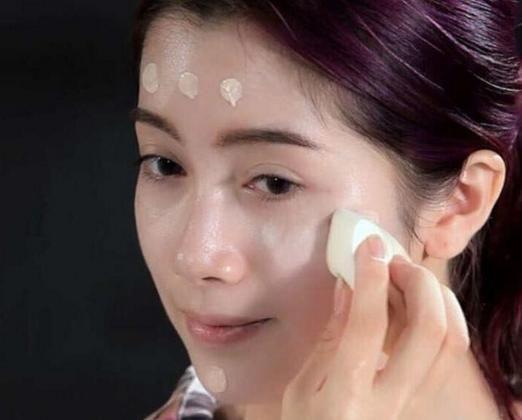 原来防晒霜不是直接涂的,很多女人都等晒黑后,才知道自己涂错了