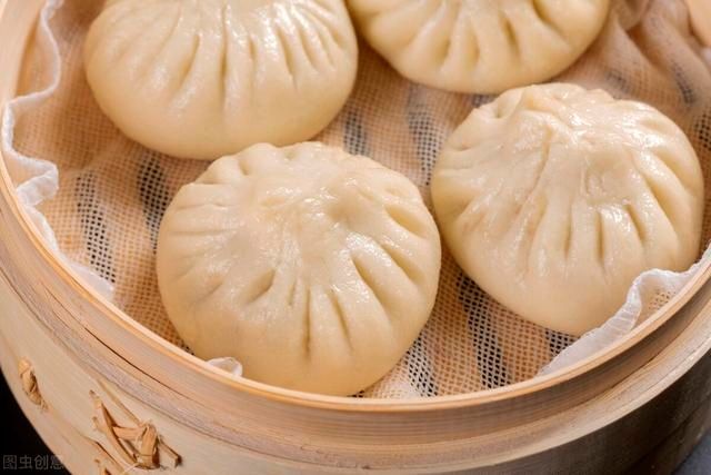 天冷蒸包子，发面记得放2味，面皮发得又白又大，包子暄软好吃