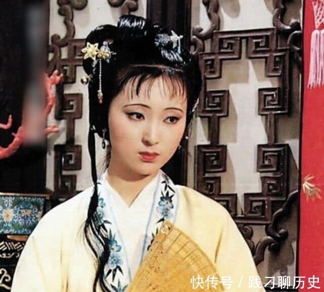 《红楼梦》林黛玉和薛宝钗,谁的容貌更胜一筹曹公暗示的很明白