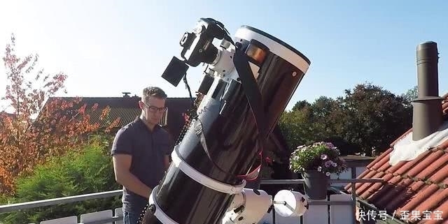 太阳光那么强,用天文望远镜看会发生什么?老外冒险亲身试验!