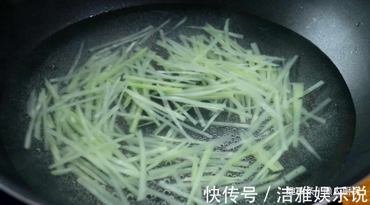 肉嫩|蛏子别只会炒着吃,教你做一碗蛏子汤,鲜中带香,肉嫩不老
