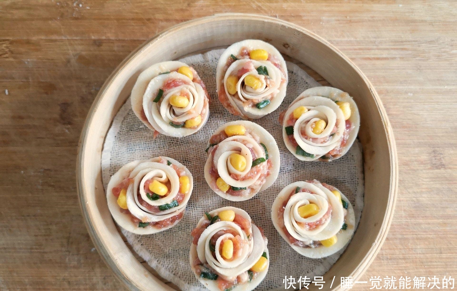 享受美食的同时,还能享受艺术的成就感:玫瑰花蒸饺,学不学学?