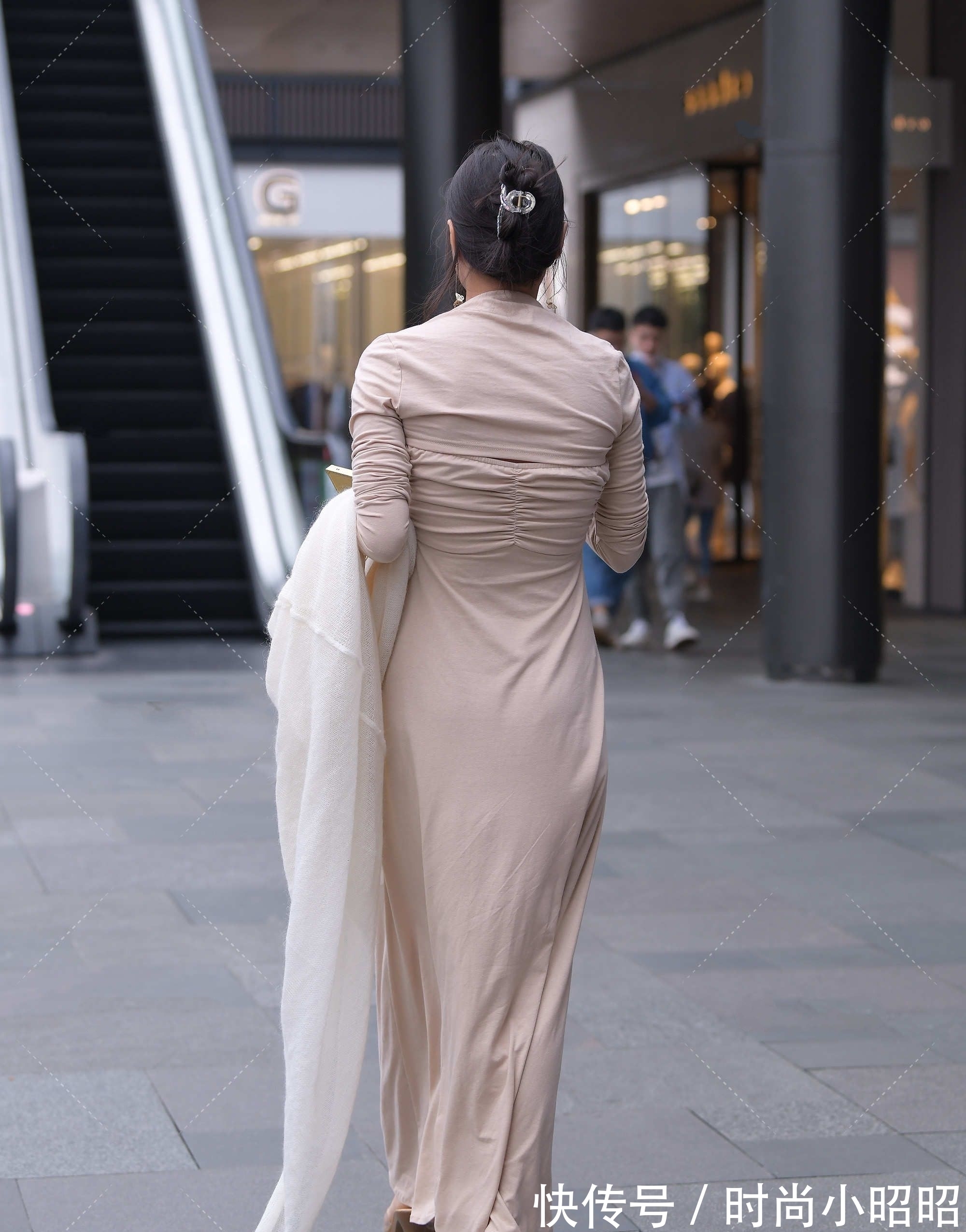 小坎|两件套连衣裙，前后设计各不相同，正面看起来更有高级感