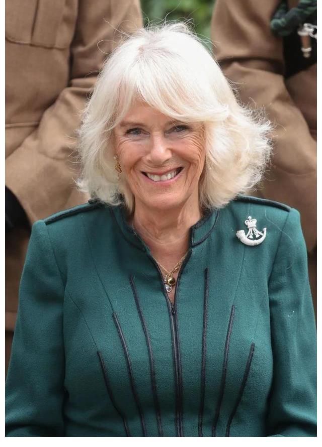 钻石#曾被骂地表最强卡三,如今一身珠光宝气,她赢得了爱情和珠宝