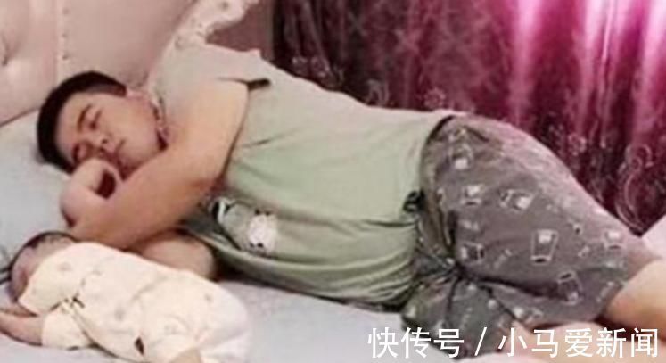 宝爸|摸脚丫、探鼻息，'慌张爸爸'意外走红，网友：跟我老公一模一样