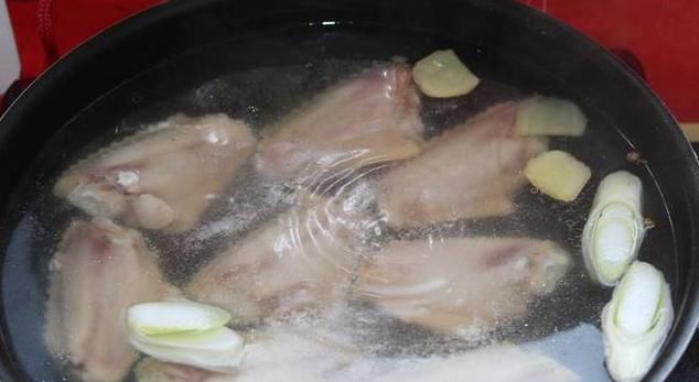 鸡翅|奶奶用了40年的鸡翅秘方,一口脱骨,好吃到舔手指,雷打不动!