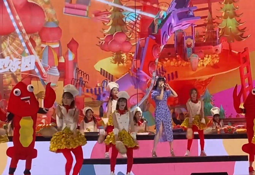 湖南卫视春晚收视夺冠，黄龄改编达拉崩吧，却被质疑假唱！