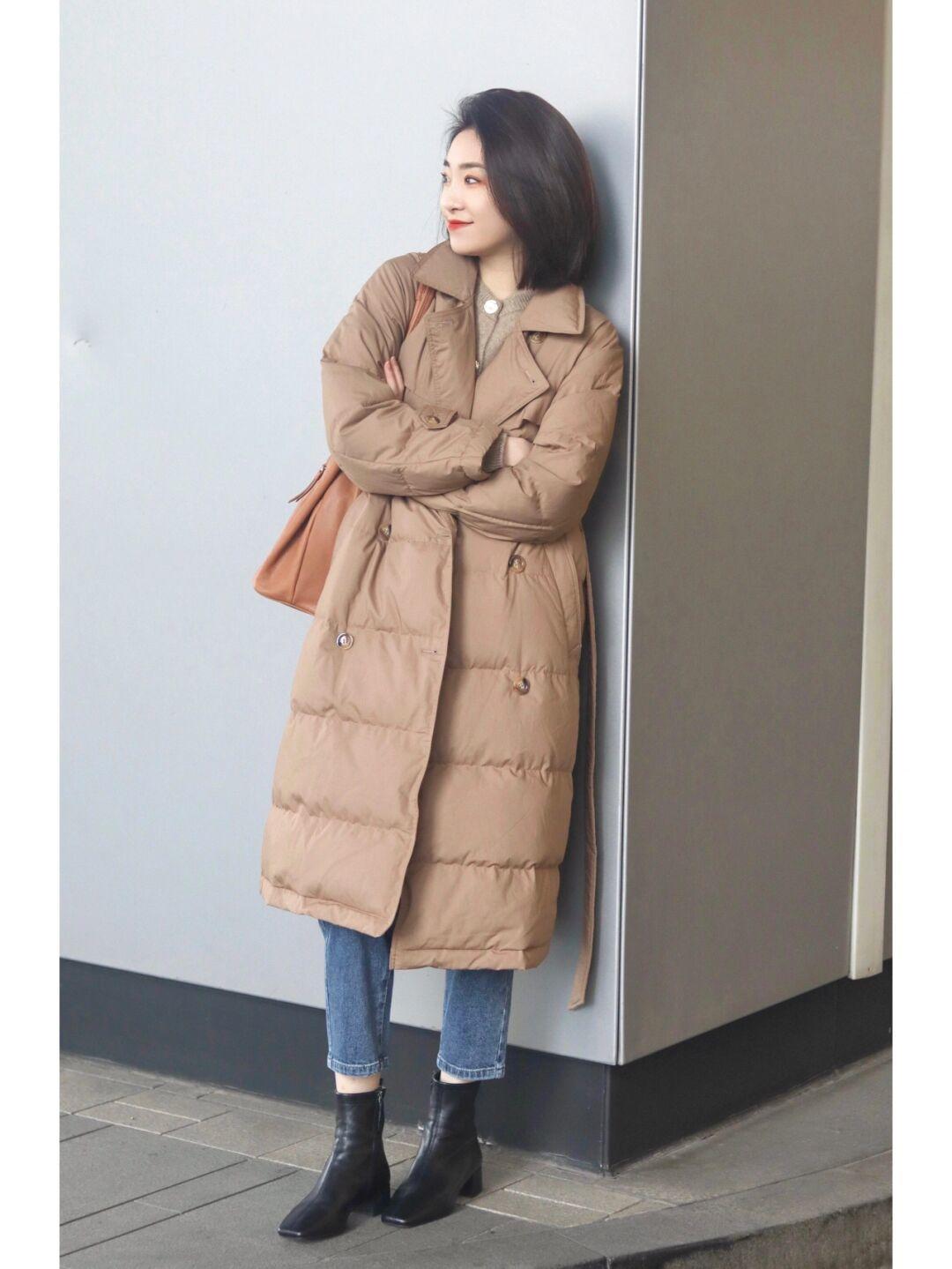 大衣 这个冬天一定要做好保暖工作,棕色羽绒服+直筒牛仔裤,休闲又百搭!