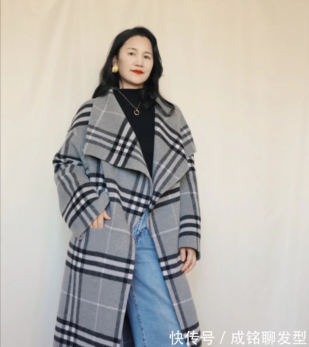 选用 这位55岁的中年妈妈,穿衣搭配不输40岁的女人,时尚减龄又养眼