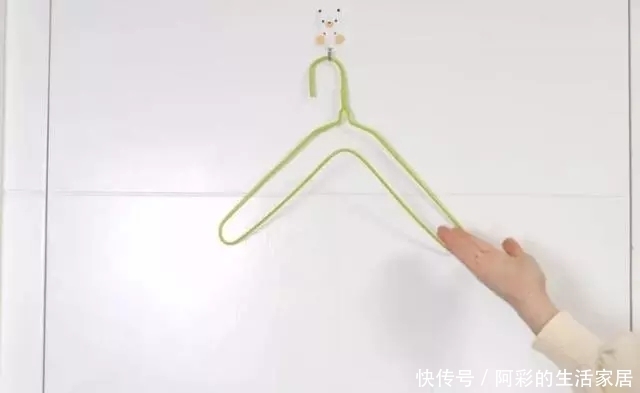 家里衣架太多太乱,怎么收纳?