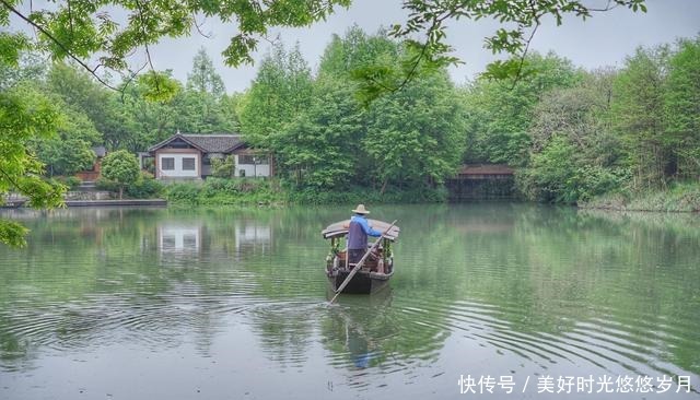 杭州这座古塔有百年历史，墙上却全是游客“题字”，素质堪忧