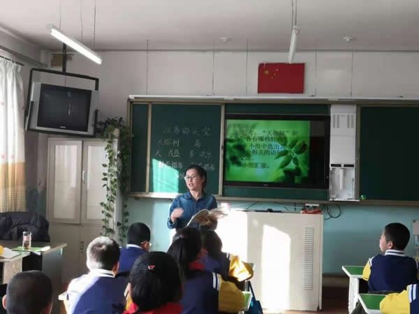 新华小学：以研促教、共同成长（图）