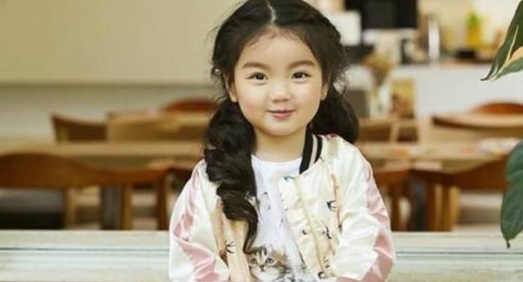 小學|4歲出道替弟弟賺奶粉錢,如今7歲上小學,和同齡人顯得格格不入!