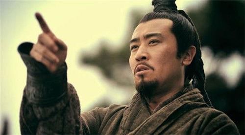 弄钱|三国军阀都从哪里弄钱养军队？曹操靠盗墓，刘备来钱的路子最狠毒