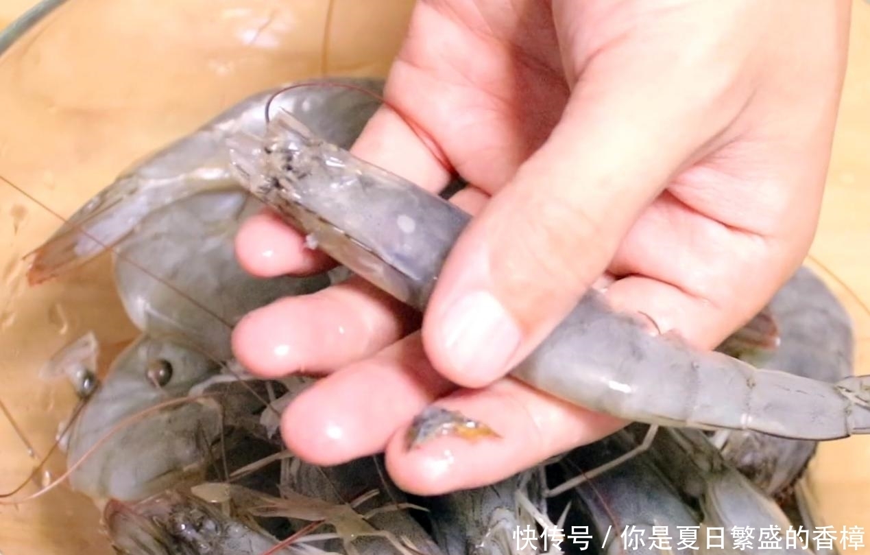  年夜饭，香到一锅都不够吃！不愧是大虾中的“极品”做法，非油炸