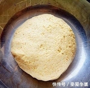 玉米面新吃法，一碗熟油，筷子一搅，这样做出锅就被抢光