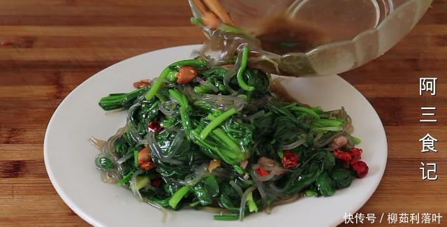 解馋|菠菜吃了30年,还是这样做最解馋,我家一周吃7次,开胃又下饭!