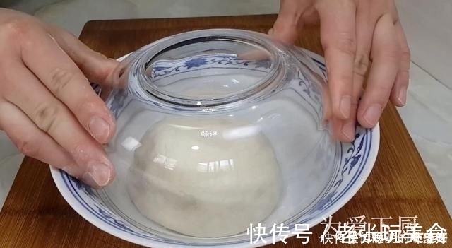 以后葱花饼别再买了,加2勺麻酱,不烫面不发面,比鸡蛋饼都好吃