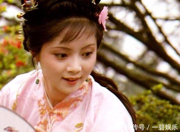 贾宝玉|薛宝钗三次闯入宝玉房间,次次“丑”态毕露,贾母忍不住开口了