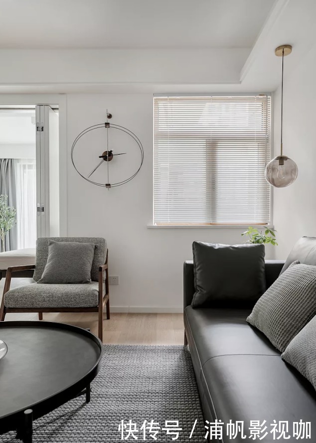 瞬间|装修时房门别装单开门了，他家这么设计，让全屋瞬间放大一倍