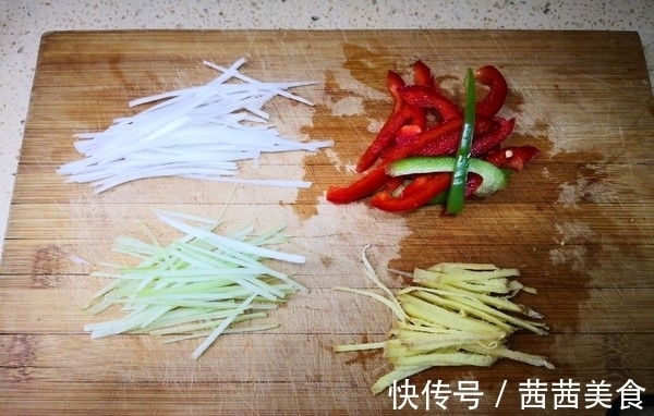 维生素不管蒸什么鱼，最“忌讳”直接上锅，腌制这一环节不要忘！