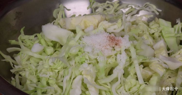 包菜最好吃做法，花2年研究，一次做4斤，解馋过瘾，赛过大鱼大肉