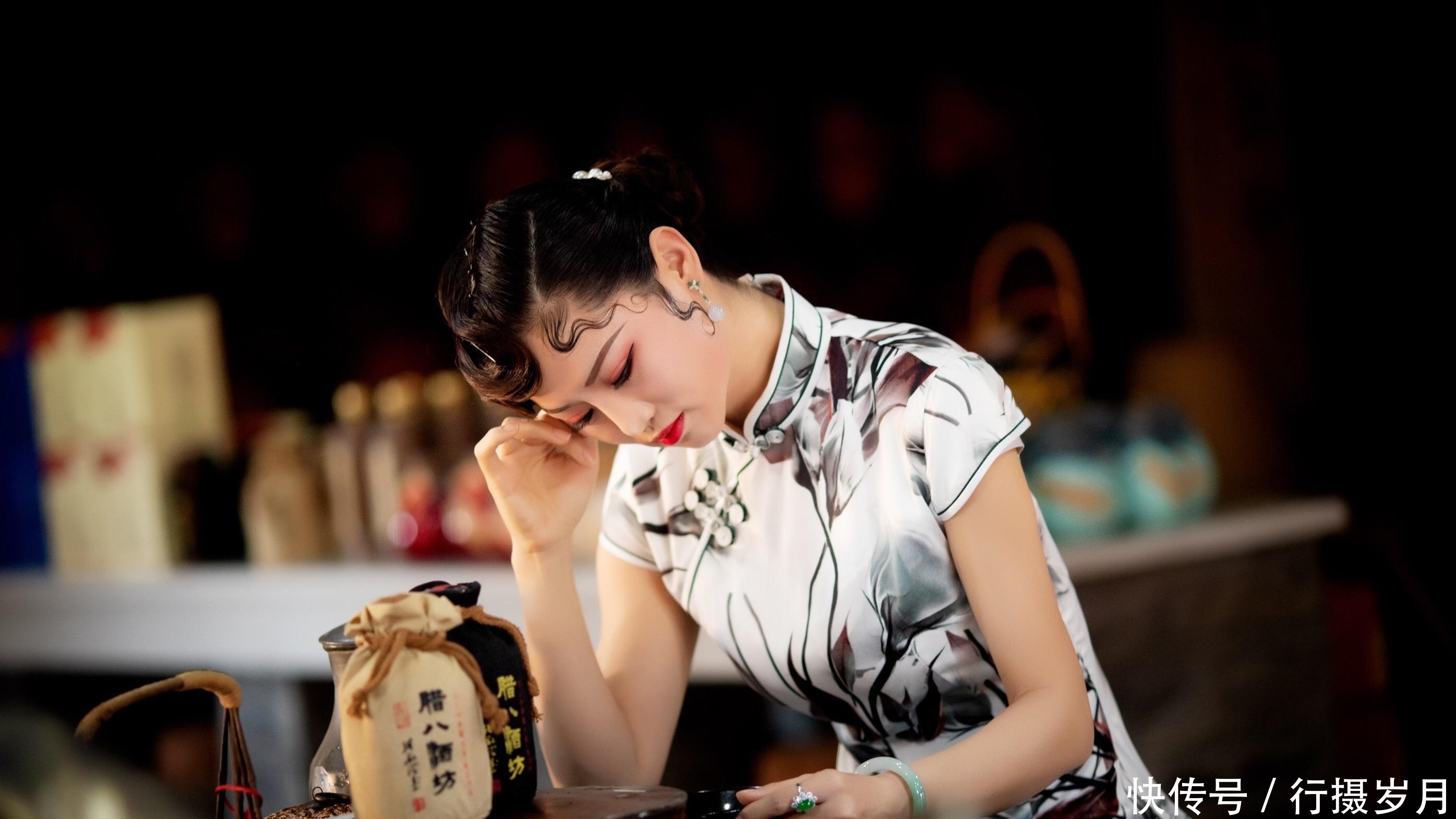 一帘幽梦,装点纱窗,放逐的是寂寞,弥漫的是忧伤