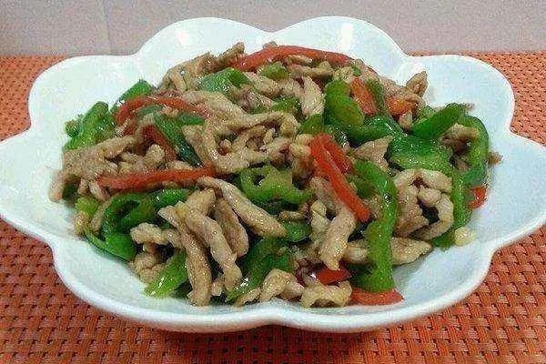  美食|美食推荐：蒜苔炒腊肉、青椒肉丝、泡椒凤爪、干烧鲫鱼