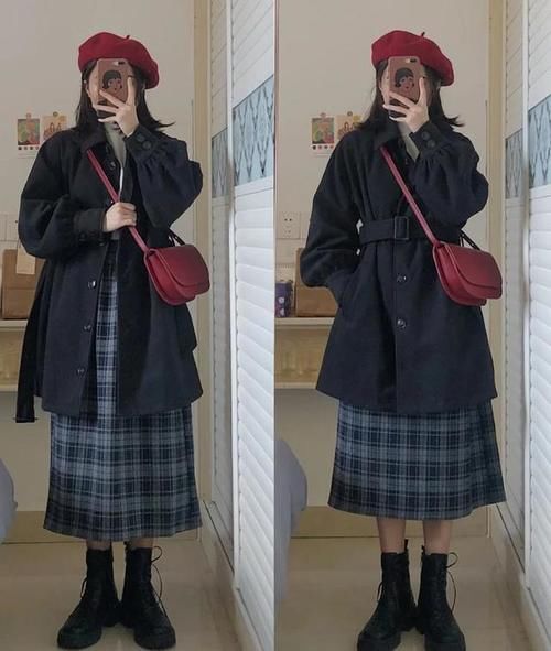 入春后，穿大衣少配裤装，今年流行搭这几款“半身长裙”，很优雅